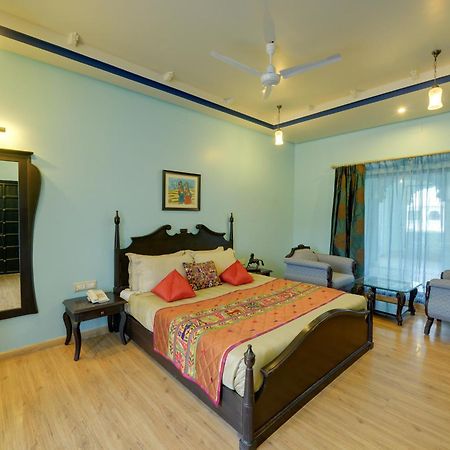 ​juSTa Lake Nahargarh Palace Parsoli Bagian luar foto