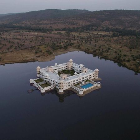 ​juSTa Lake Nahargarh Palace Parsoli Bagian luar foto