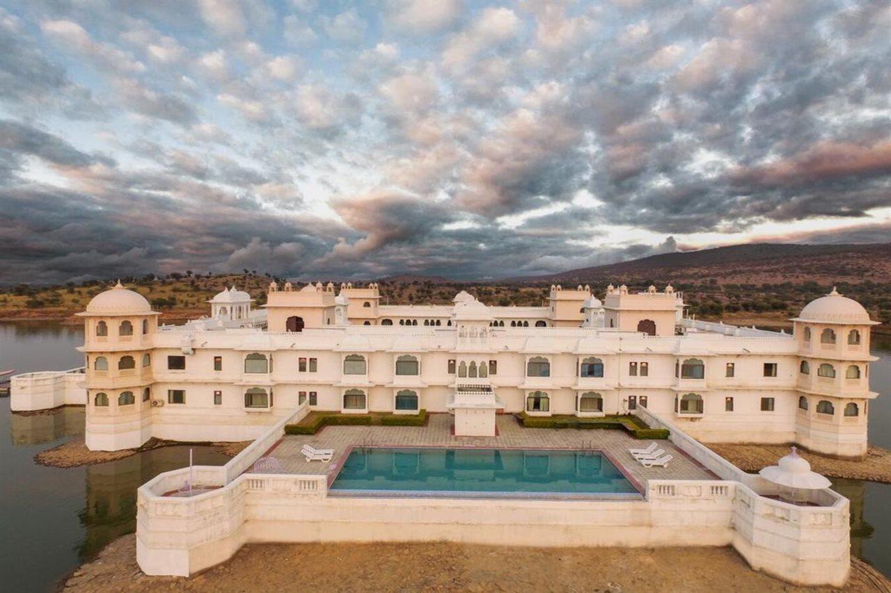 ​juSTa Lake Nahargarh Palace Parsoli Bagian luar foto