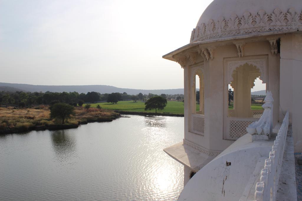 ​juSTa Lake Nahargarh Palace Parsoli Bagian luar foto