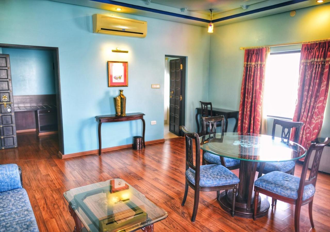 ​juSTa Lake Nahargarh Palace Parsoli Bagian luar foto