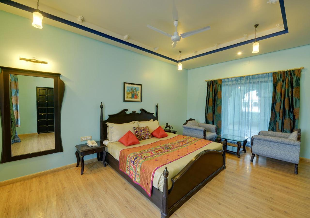 ​juSTa Lake Nahargarh Palace Parsoli Bagian luar foto