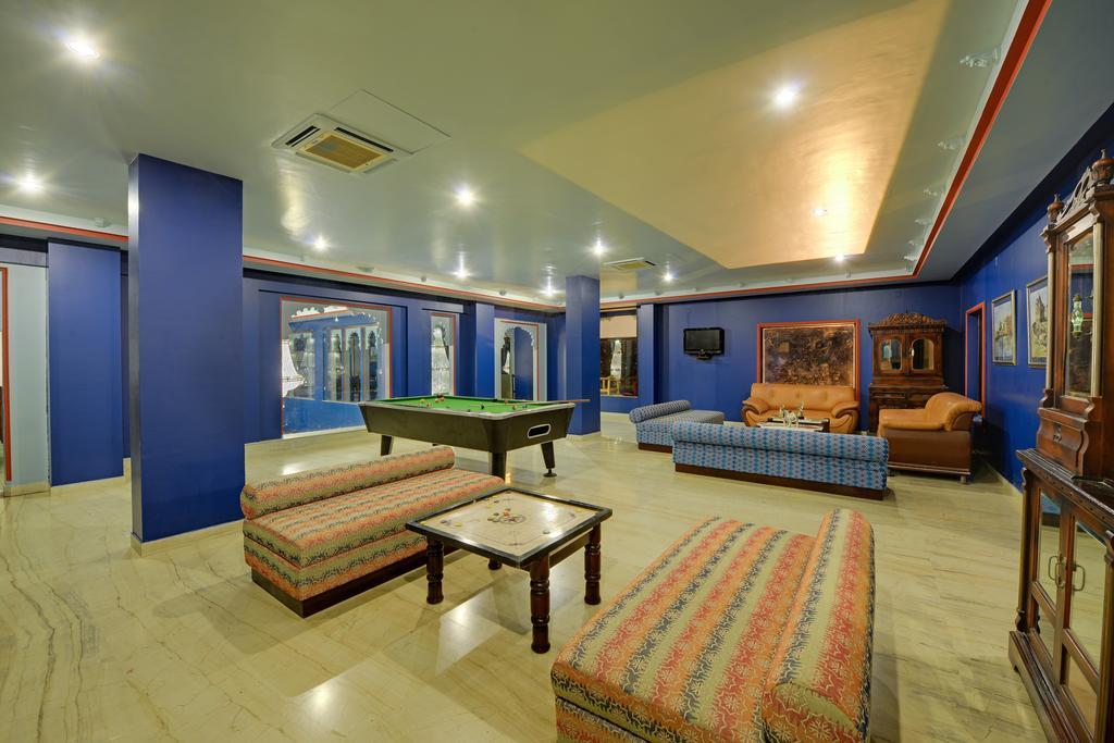 ​juSTa Lake Nahargarh Palace Parsoli Bagian luar foto