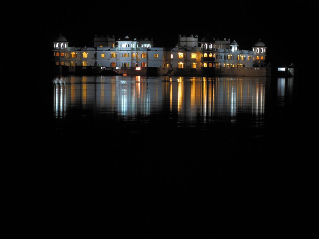 ​juSTa Lake Nahargarh Palace Parsoli Bagian luar foto