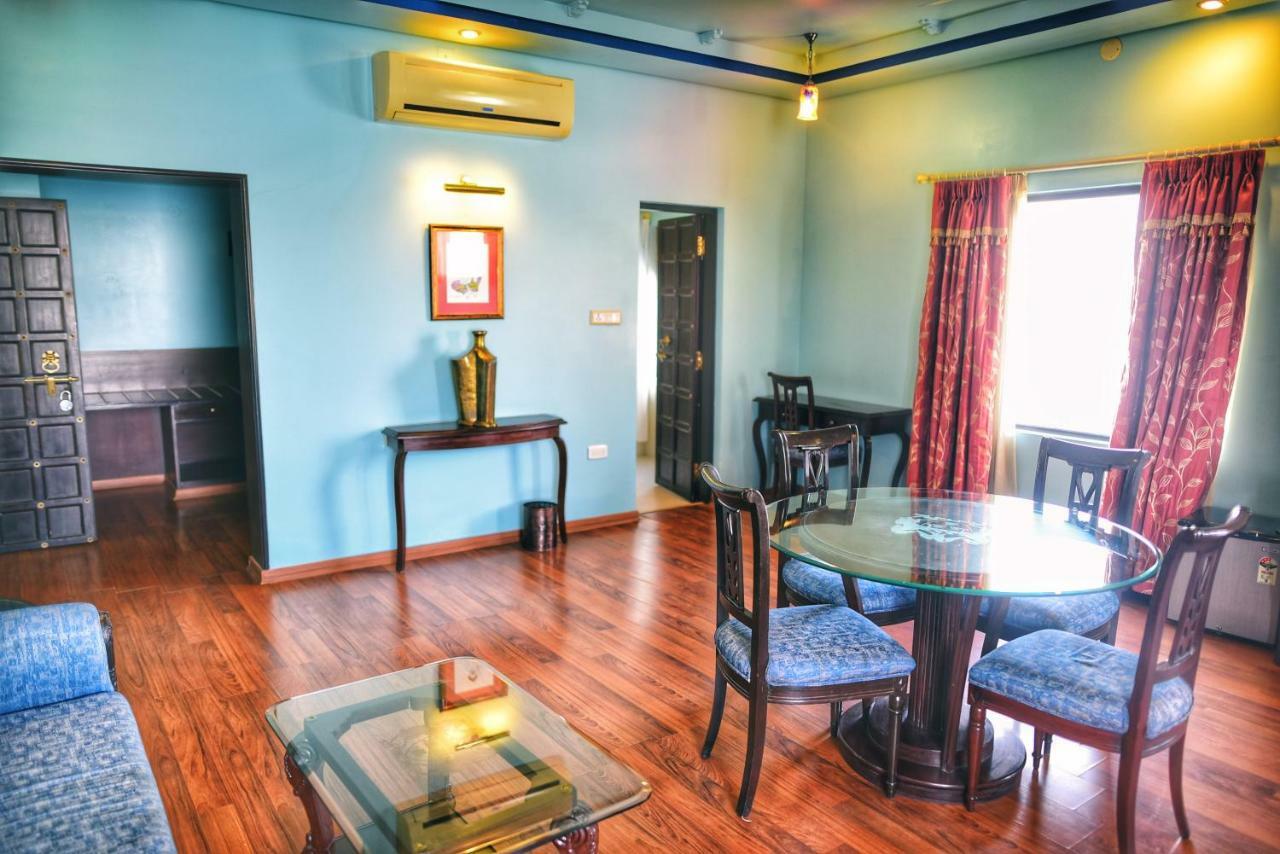 ​juSTa Lake Nahargarh Palace Parsoli Bagian luar foto