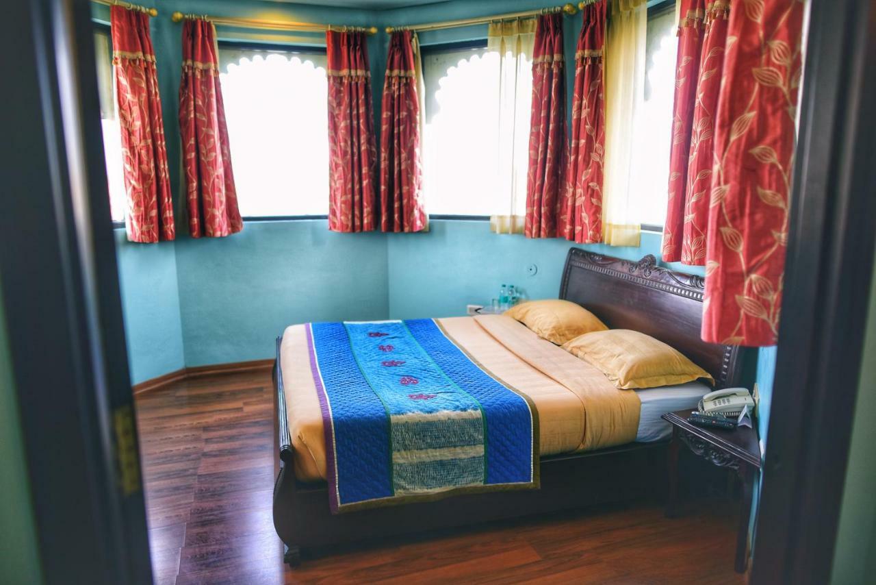​juSTa Lake Nahargarh Palace Parsoli Bagian luar foto